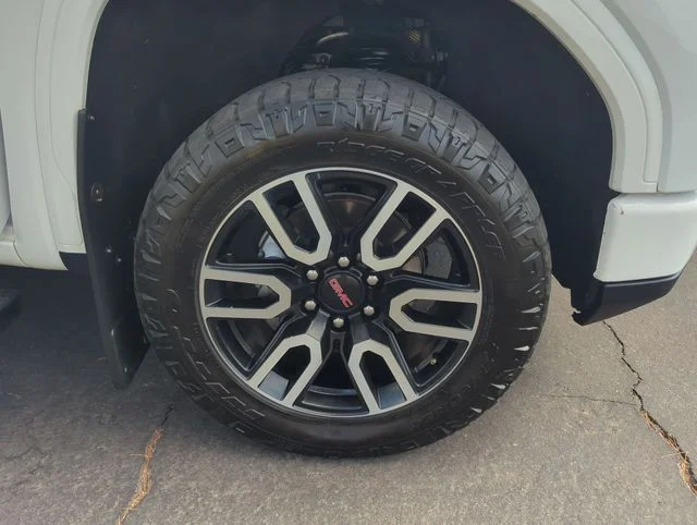 Used 2024 White GMC AT4 image 25