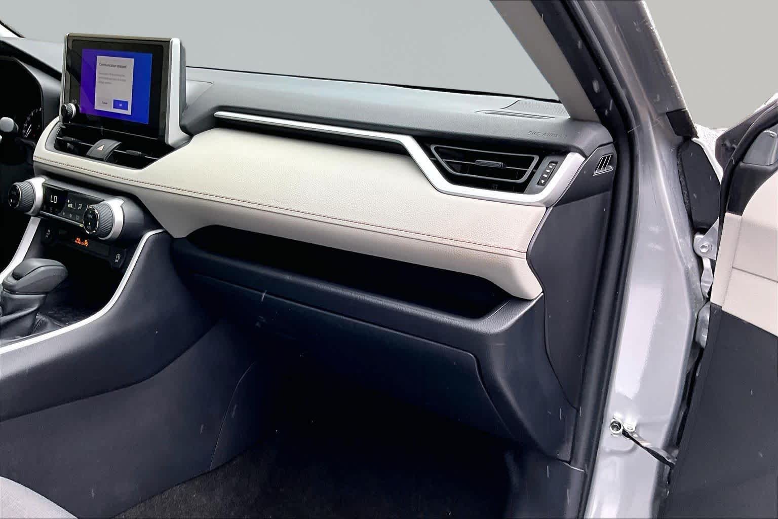 Used 2025 Silver Sky Metallic Toyota XLE image 19