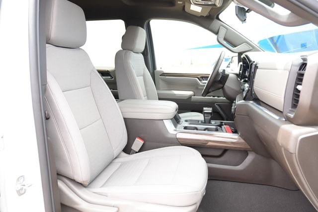 Used 2025 White Chevrolet LT image 10