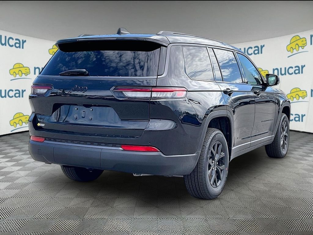New 2026 Diamond Black Crystal Pearlcoat Jeep Laredo image 7