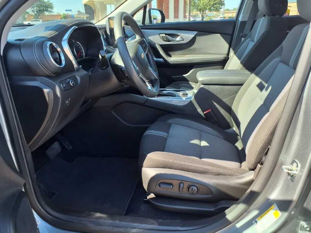 Used 2025 Gray Chevrolet LT image 9