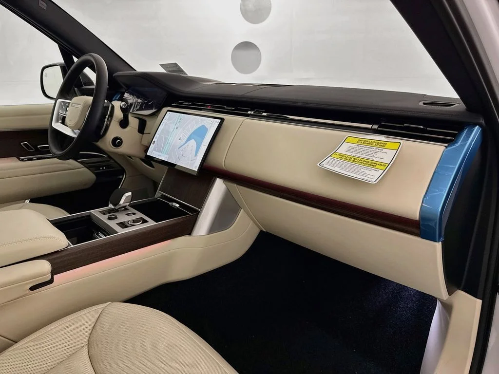 New 2027 Fuji White Land Rover SE image 31