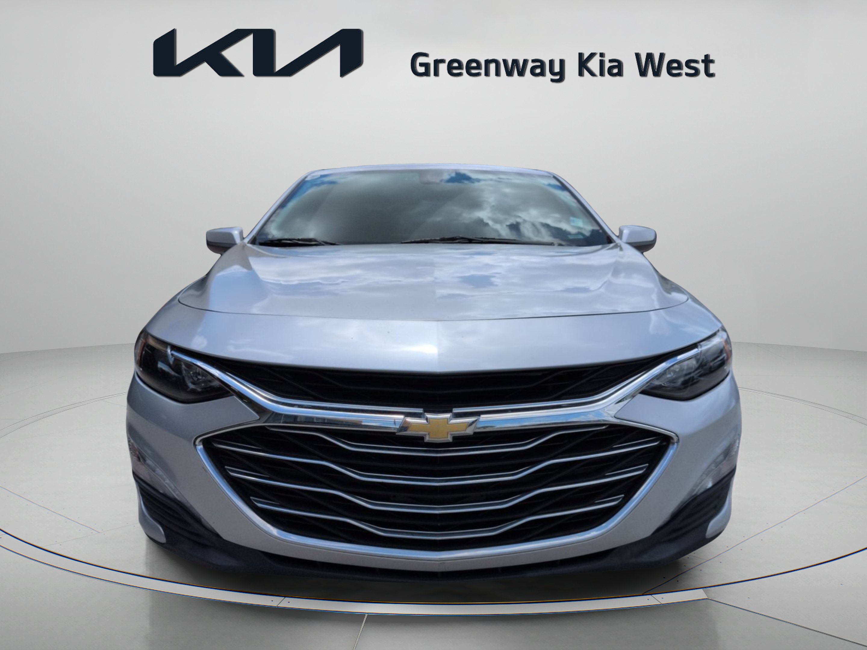 Used 2021 Silver Ice Metallic Chevrolet LT image 3
