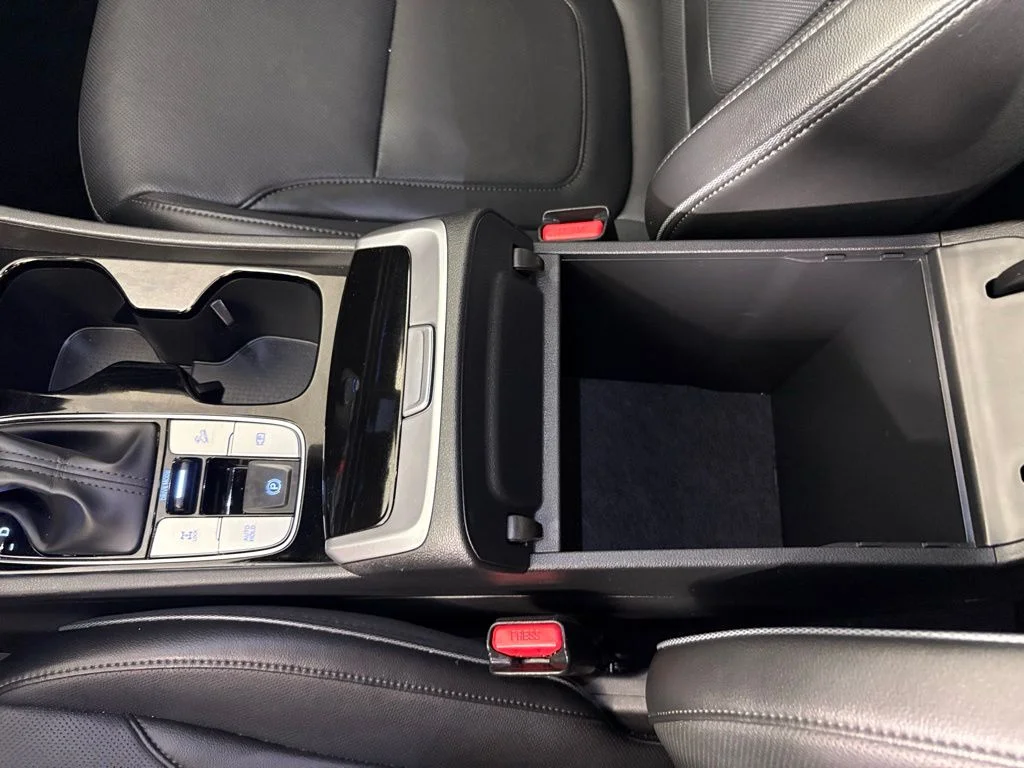 Used 2025 Green Hyundai Limited image 33