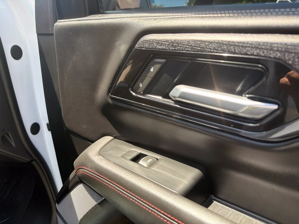 2025 GMC Yukon AT4 Ultimate - Photo 33