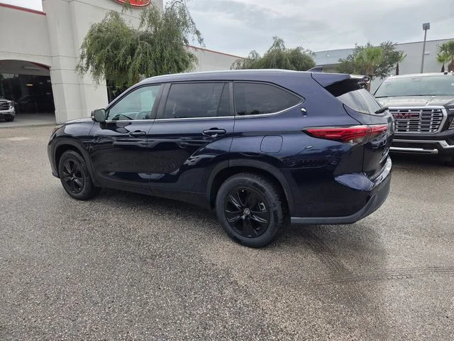 Certified Used 2023  Toyota XLE image 10