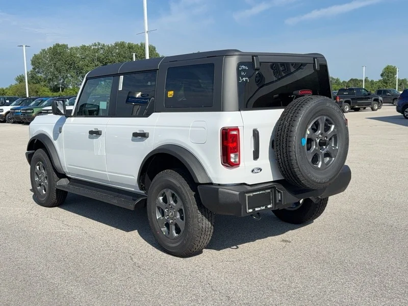 New 2026 Oxford White Ford Big Bend 4 Door 4x4 image 3