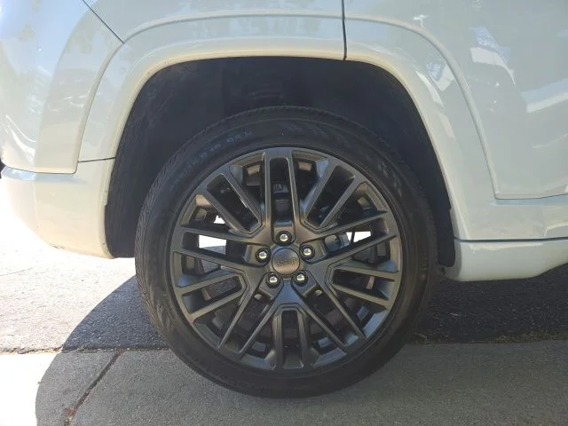 Used 2022 White Jeep Limited image 9