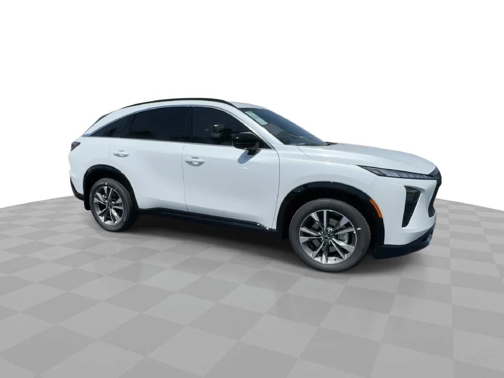 New 2027 RADIANT WHITE INFINITI Luxe AWD image 2