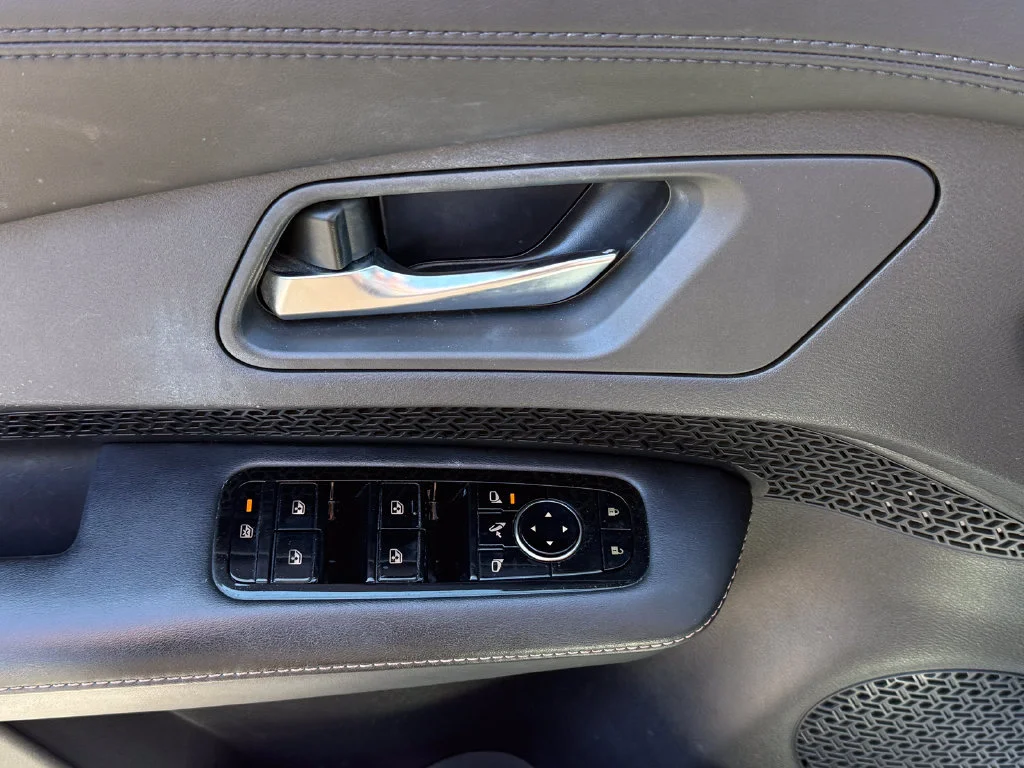 Used 2023  Nissan VENTURE+ image 16