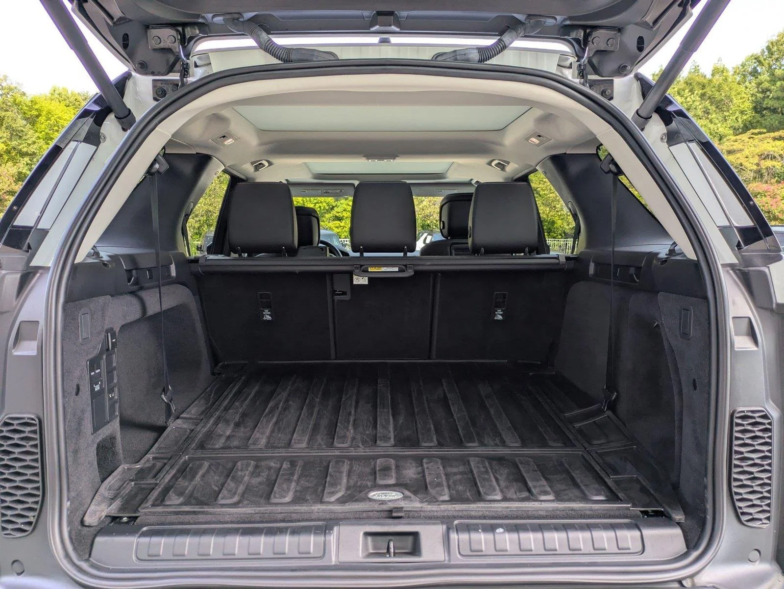 Used 2024 Fuji White Land Rover S image 31