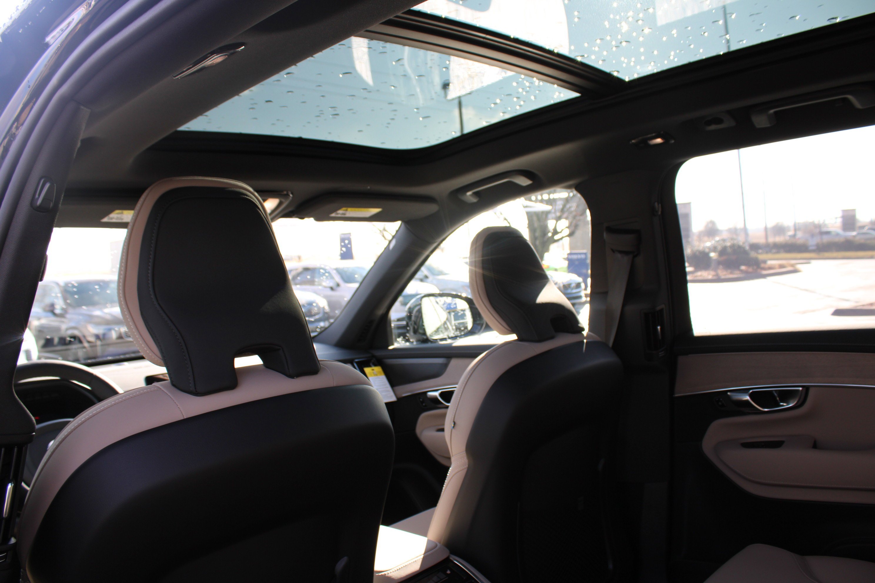 New 2026 Onyx Black Metallic Volvo Plus image 35
