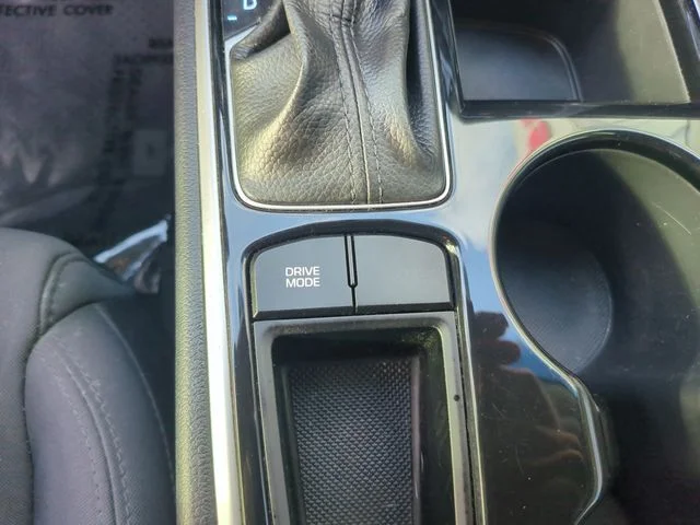 Used 2019 Black Hyundai SE image 25
