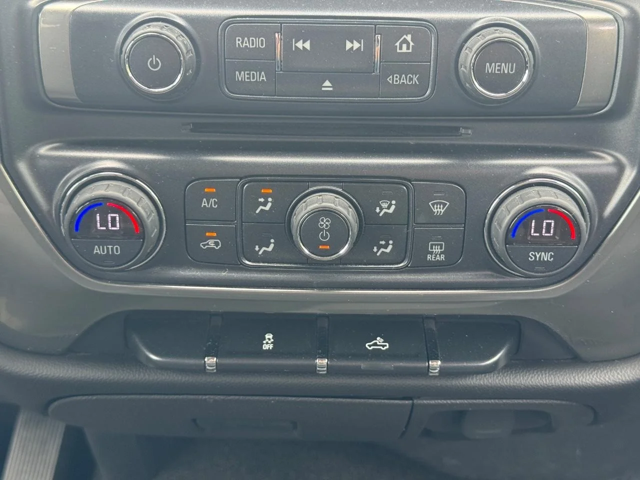 Used 2018 Graphite Metallic Chevrolet LT image 15