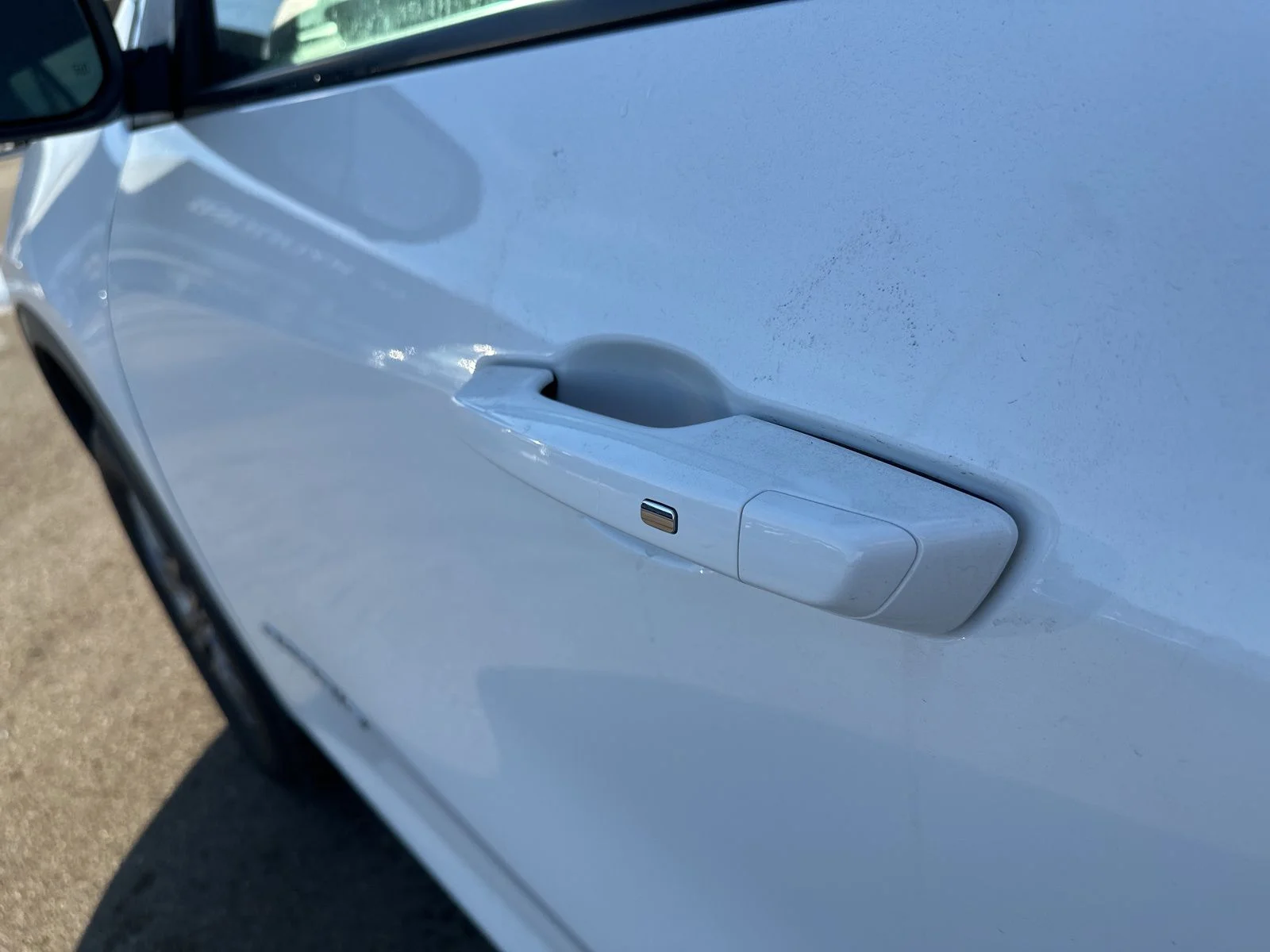 Used 2025 White GMC Elevation image 12