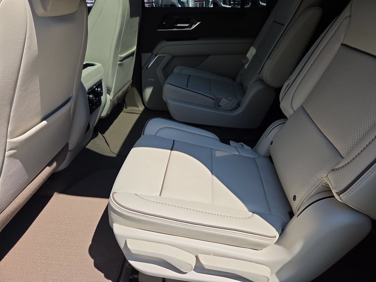 2026 GMC Yukon XL Denali - Photo 26