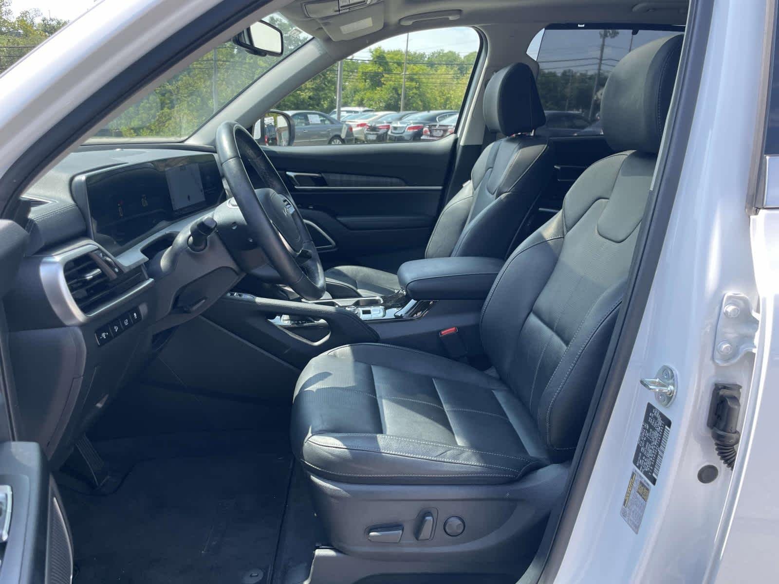 Certified Used 2025 Glacial White Pearl Kia EX image 20