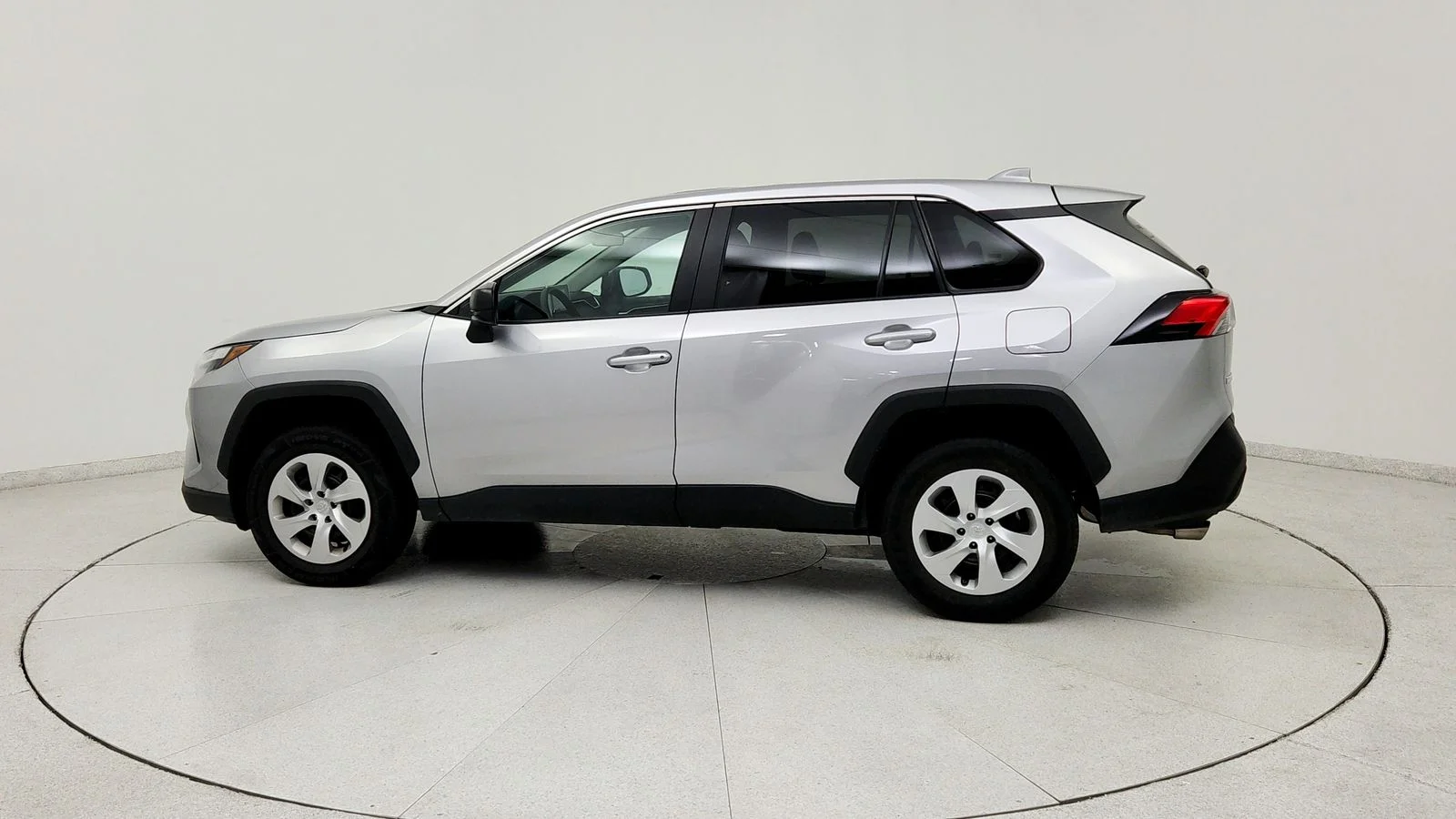 Used 2025 Silver Toyota LE image 4