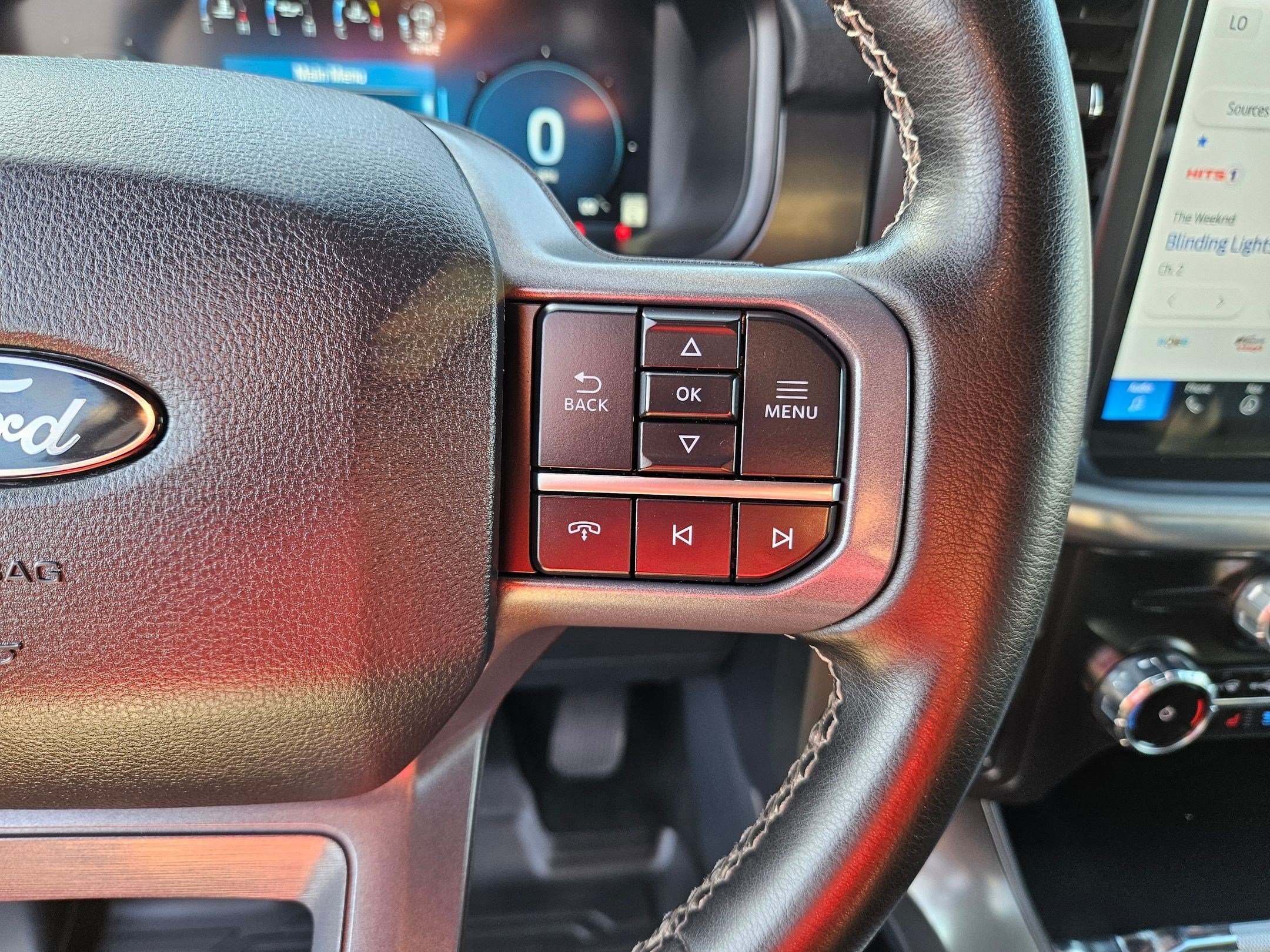 Used 2025 Agate Black Metallic Ford LARIAT image 18