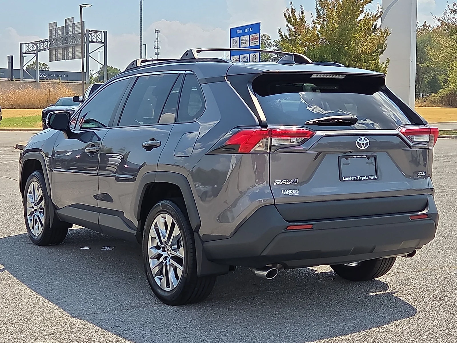 Used 2022 Magnetic Gray Metallic Toyota XLE Premium image 4