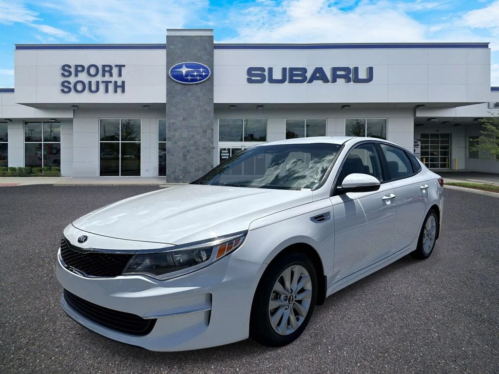 Used 2018 White Kia LX image 8