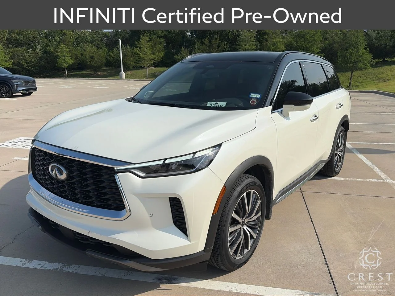 Certified Used 2025 Majestic White Black Obsid INFINITI AUTOGRAPH image 5