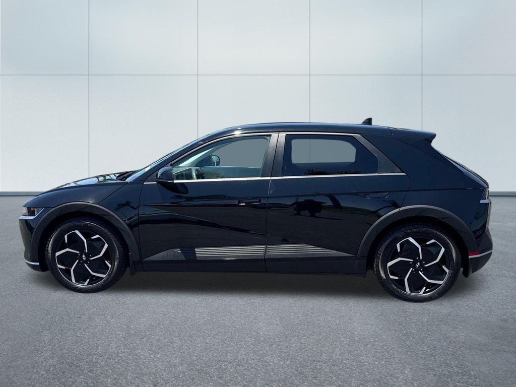 Certified Used 2024 Black Hyundai SEL image 3
