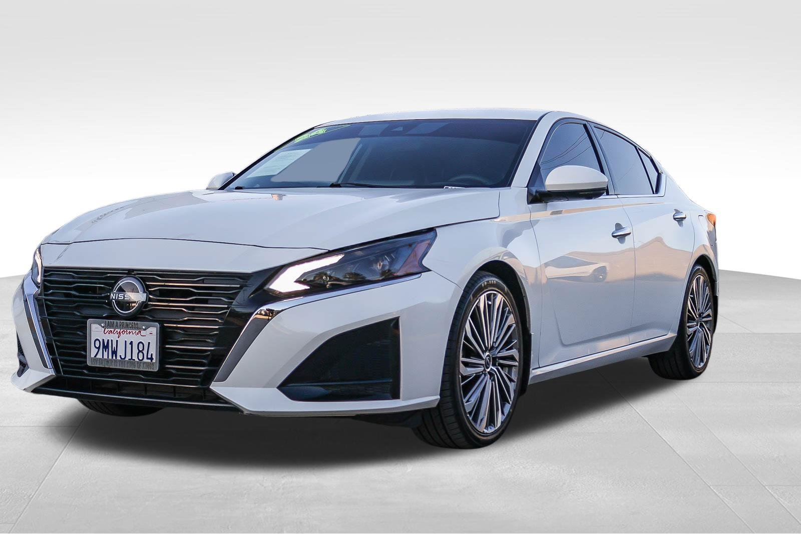 Used 2024 White Nissan 2.5 SL image 3