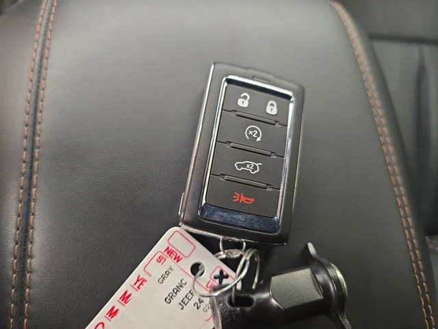 Used 2024 Metallic Jeep Summit Reserve image 29