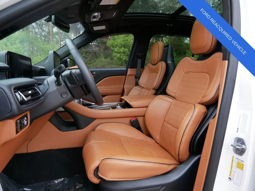 Used 2025 White Lincoln Black Label image 16