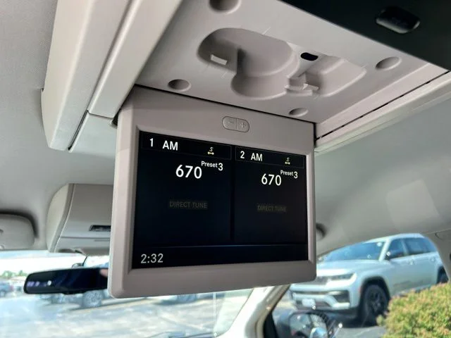 Used 2015 Red Chrysler Touring image 27