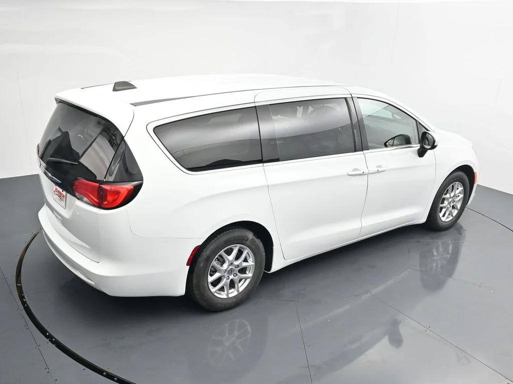 Used 2023 White Chrysler LX image 29
