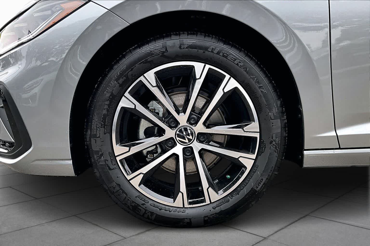 New 2026 Pyrite Silver Metallic Volkswagen 1.5T Sport image 11