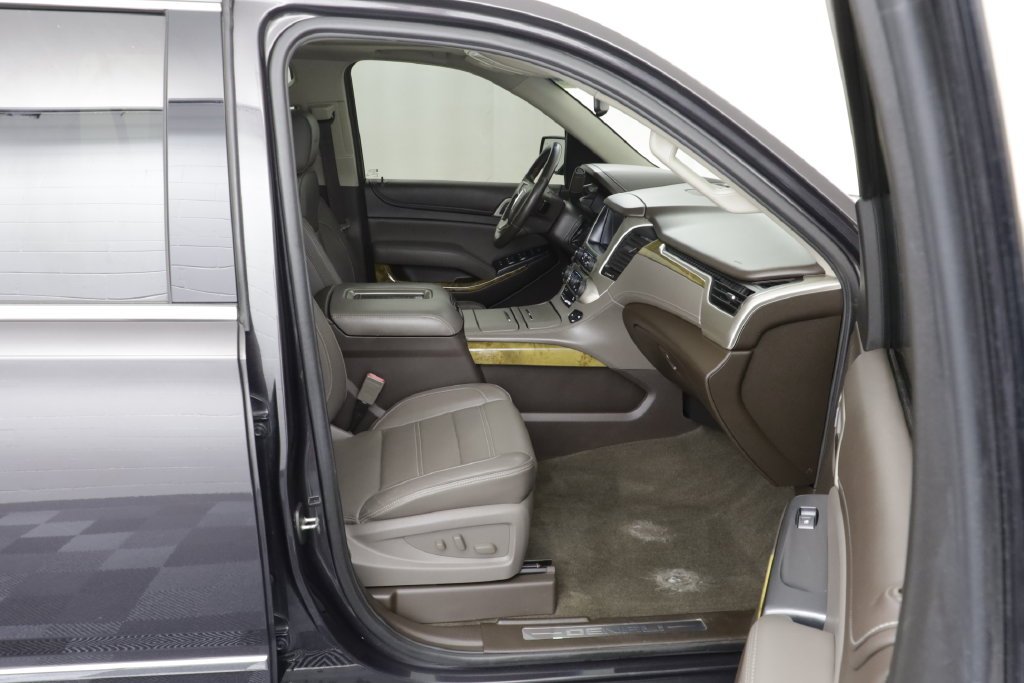 Used 2017 Silver GMC Denali image 24