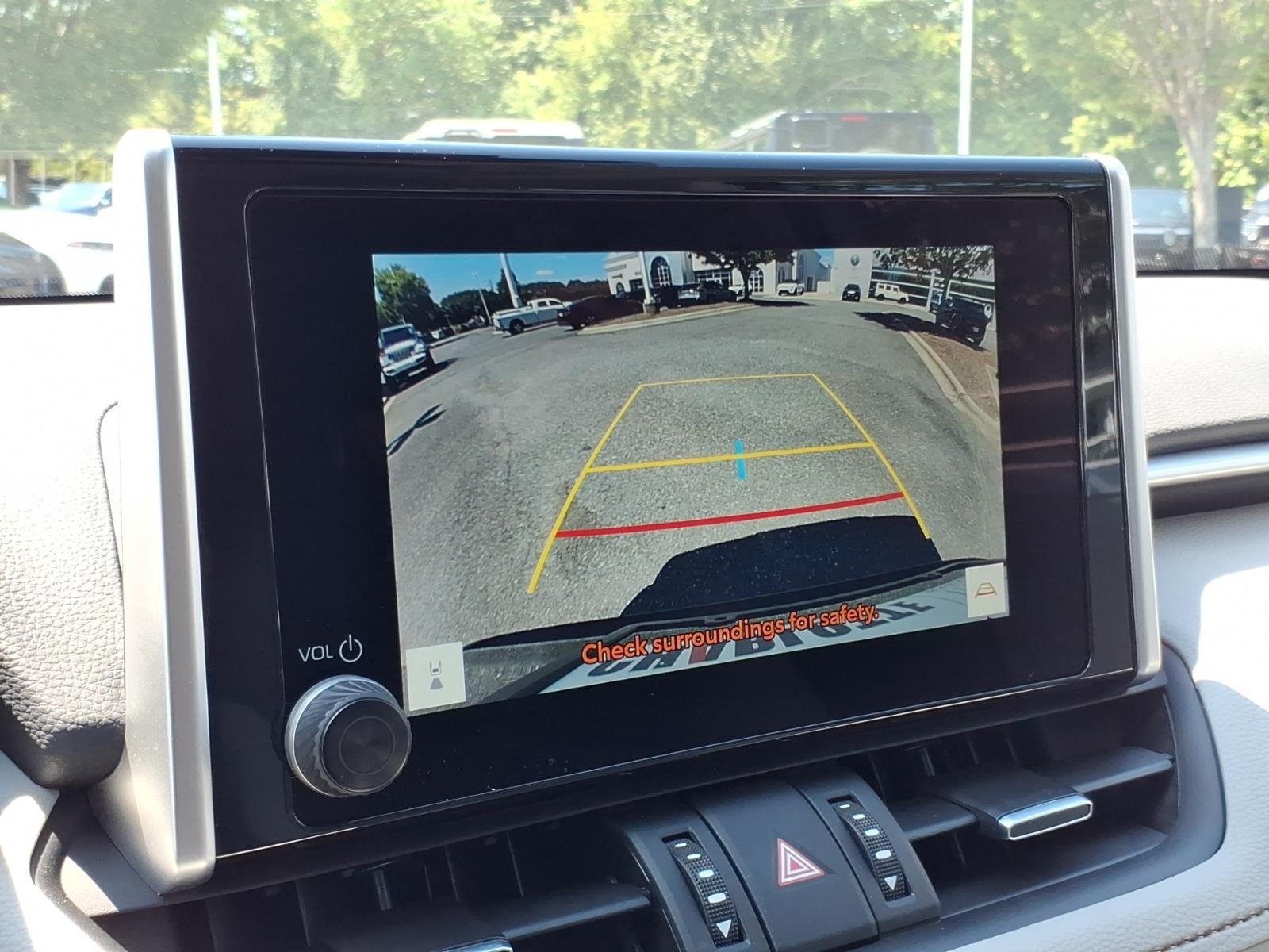 Used 2025 Magnetic Gray Metallic Toyota Hybrid XLE Premium image 4