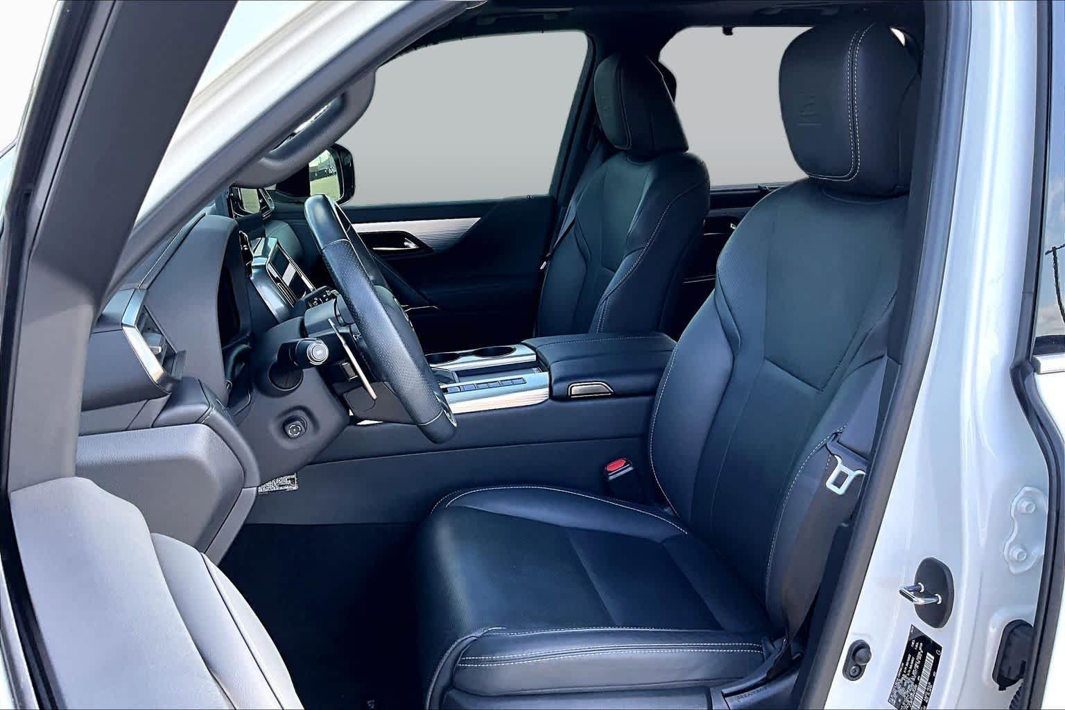 Used 2024 Ultra White Lexus F SPORT image 8
