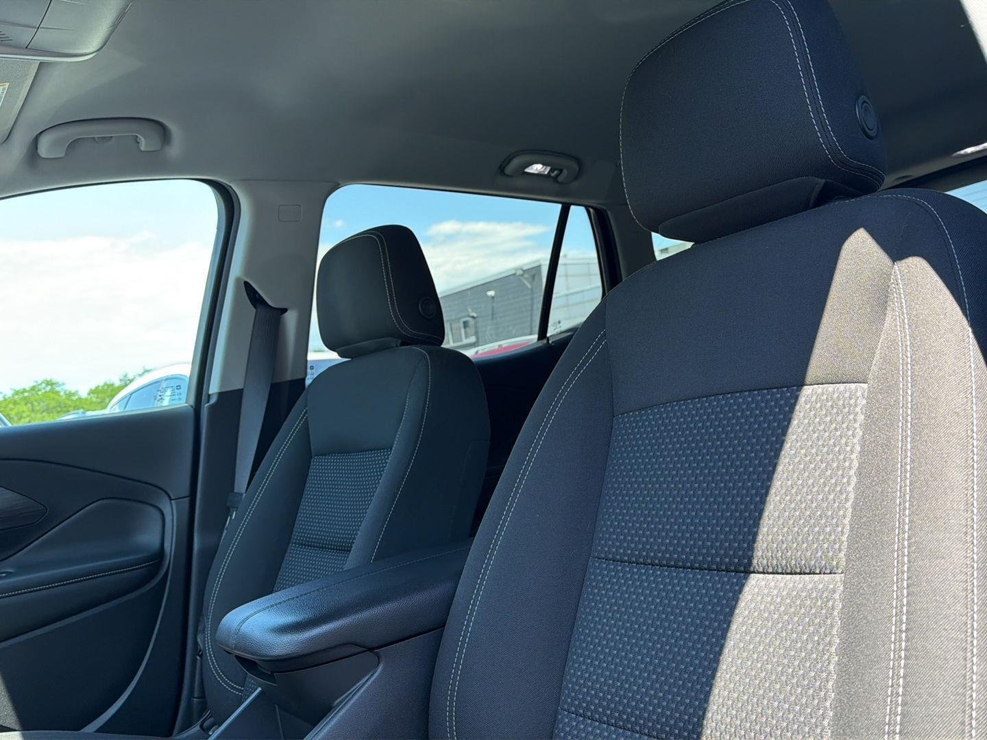 Used 2023 Marine Metallic GMC SLE image 6