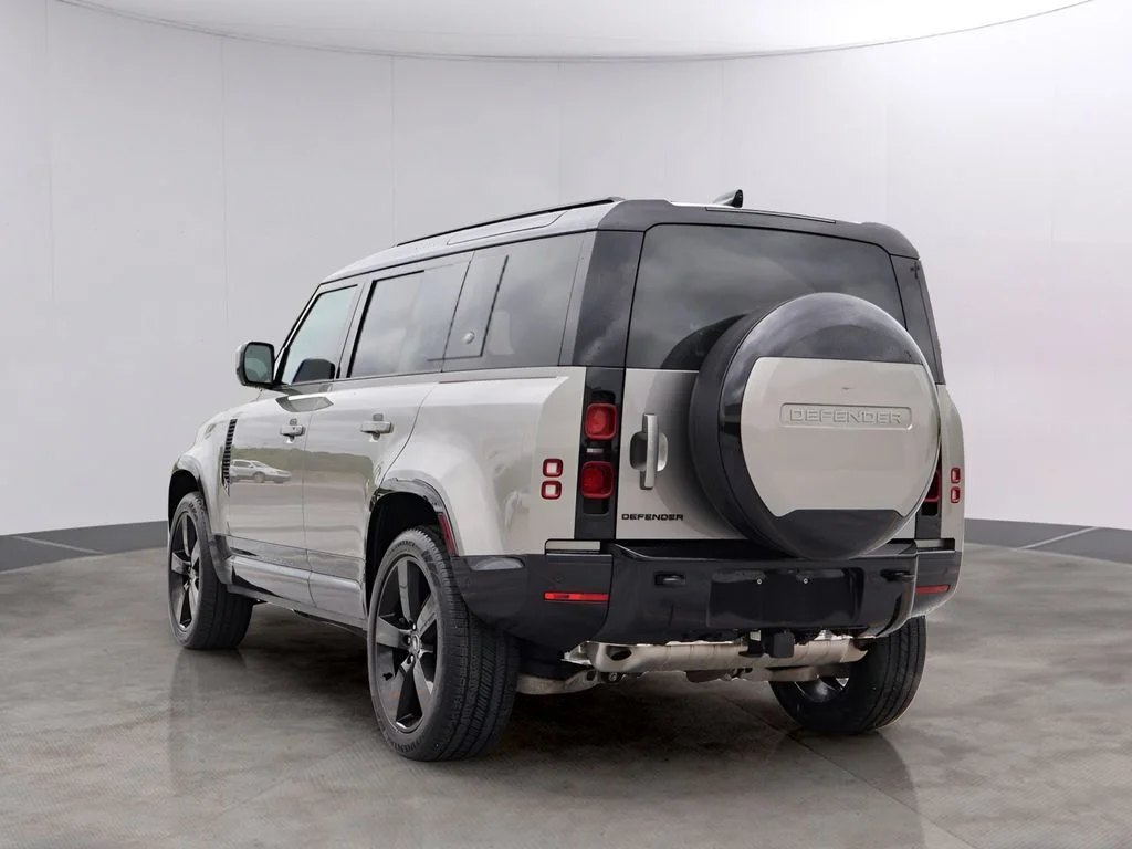 Certified Used 2024 Silicon Silver Premium Metallic Land Rover X-Dynamic SE image 7
