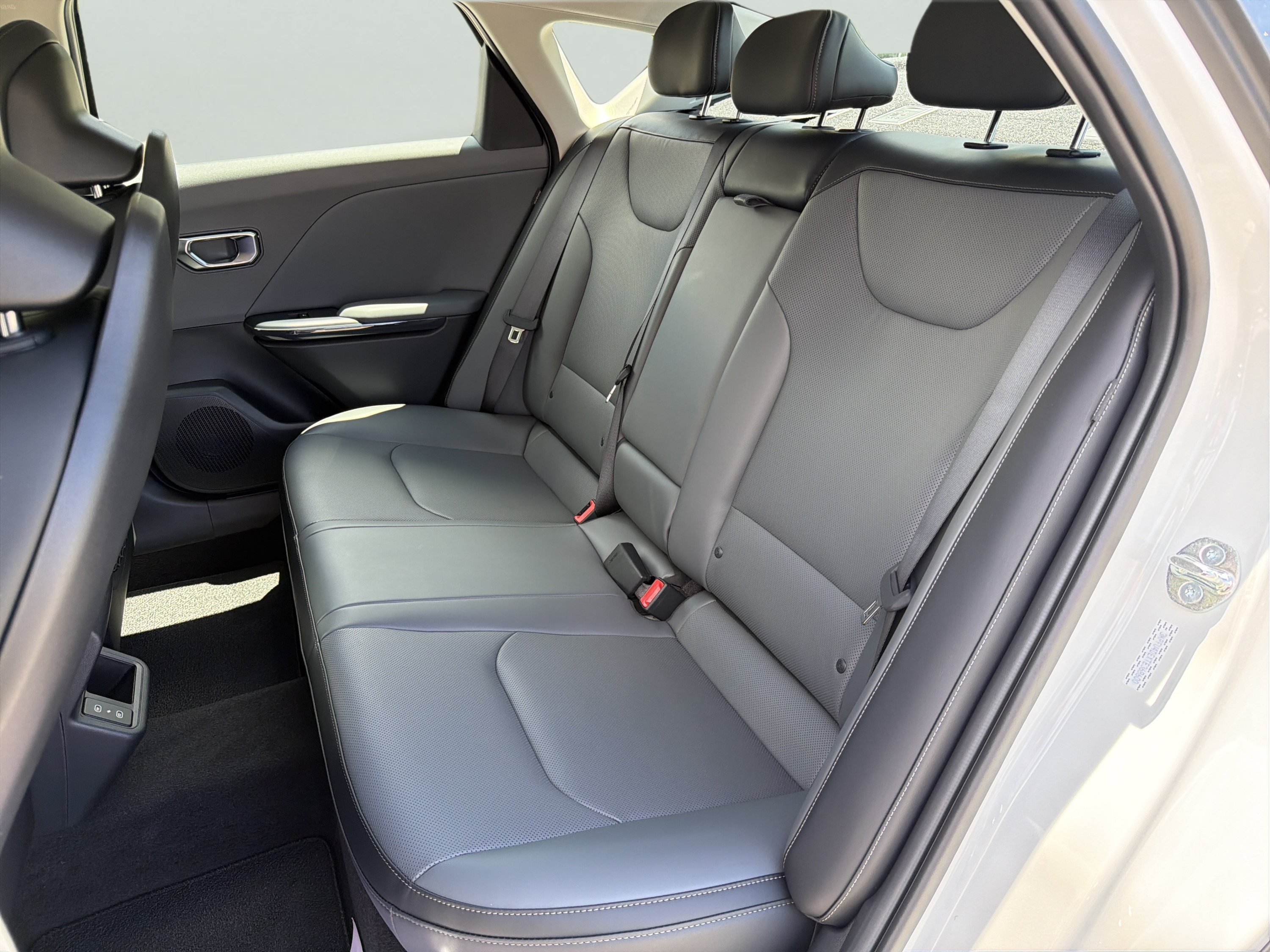 New 2026 Snow White Pearl Kia EX image 19