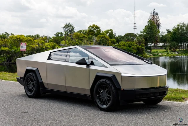 2025 Tesla Cybertruck Base