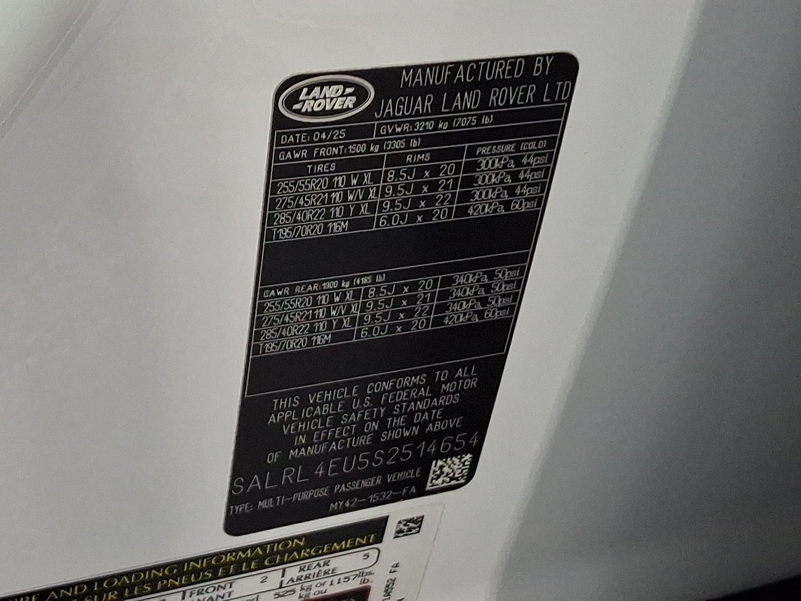 Certified Used 2025 Fuji White Land Rover  image 31