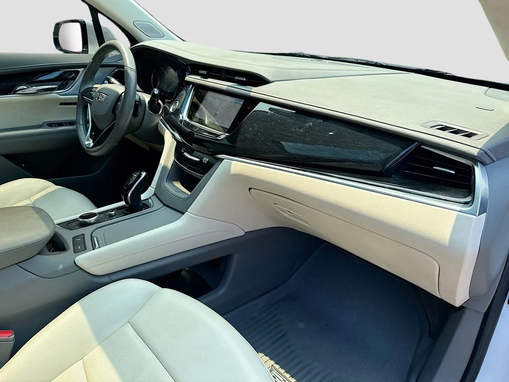 Used 2024 White Cadillac Premium Luxury image 33
