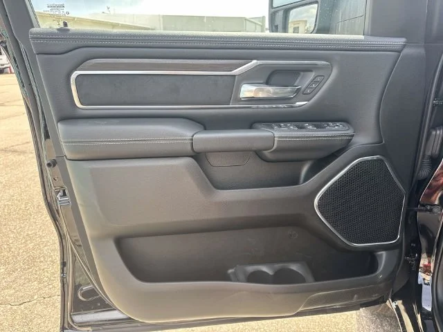 New 2026 Diamond Black Crystal Pearl-Coat Exterior Paint RAM Laramie image 47