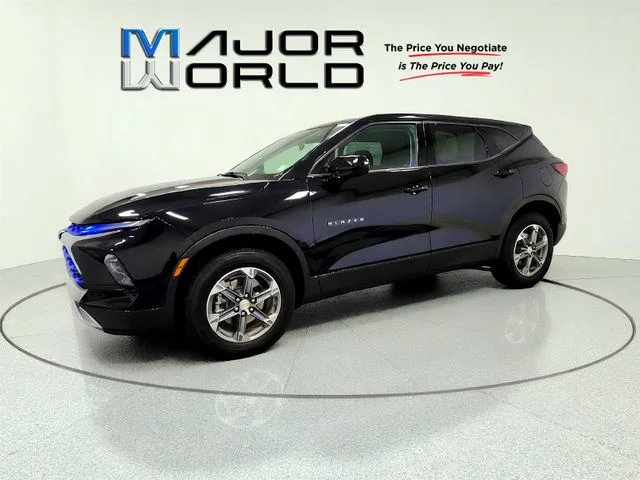 Used 2025 Black Chevrolet LT image 4