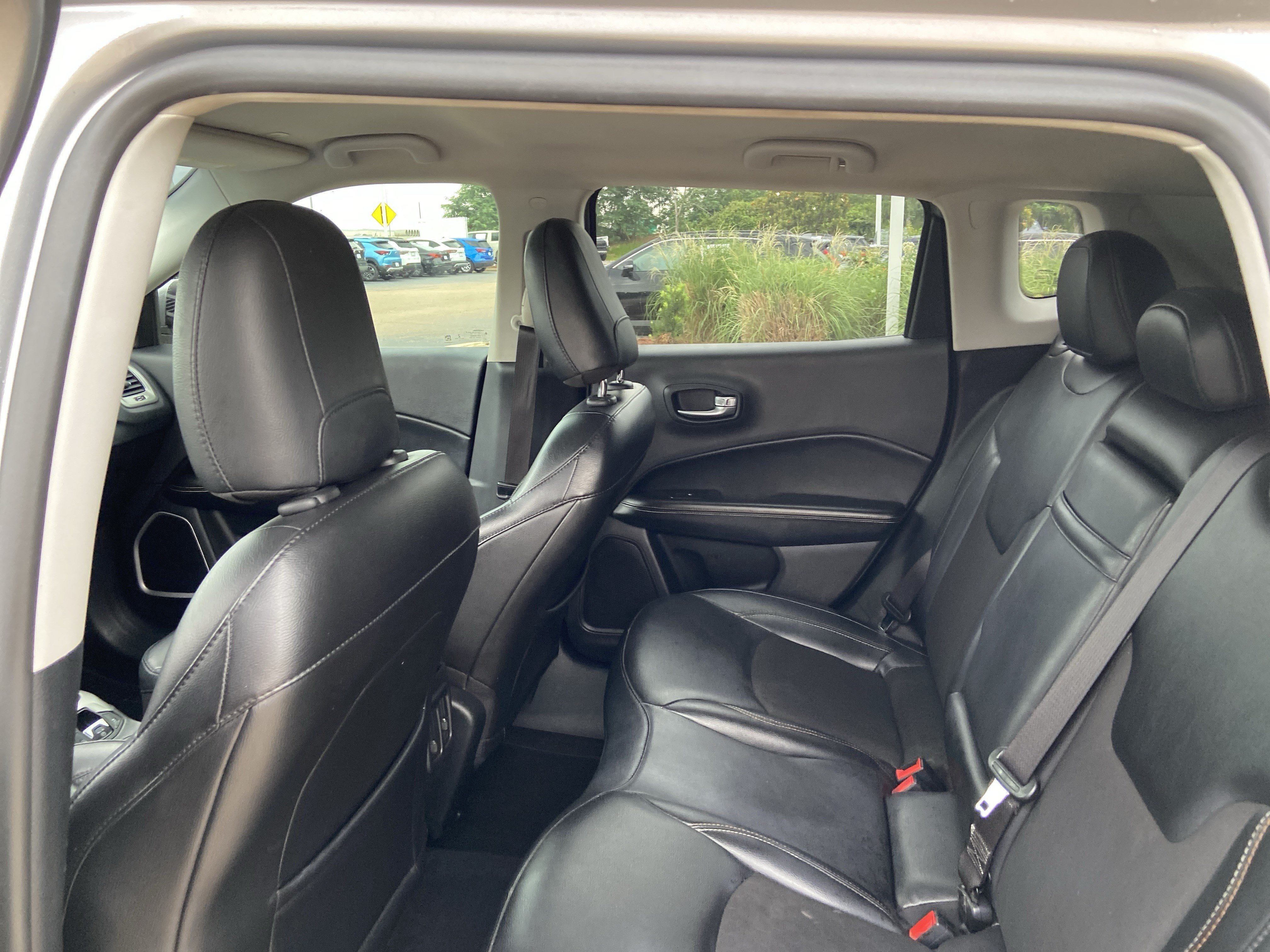 Used 2019 Billet Silver Metallic Clearcoat Jeep Latitude image 19