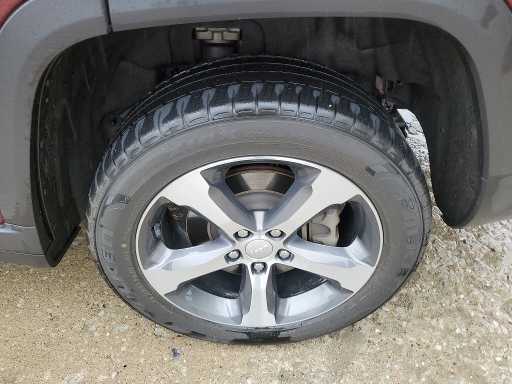 Used 2023 Velvet Red Pearlcoat Jeep Limited image 14