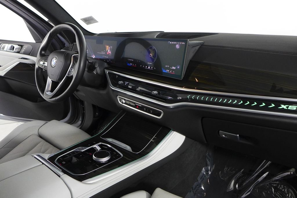 Used 2024 Skyscraper Gray Metallic BMW sDrive40i image 13