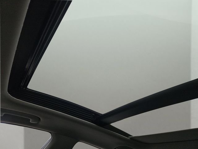Used 2018 Horizon Blue Kia SX image 16