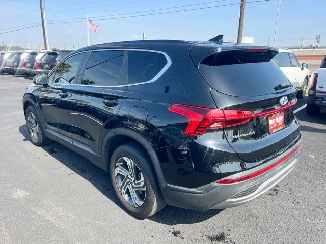 Used 2023 Black Hyundai SE image 3
