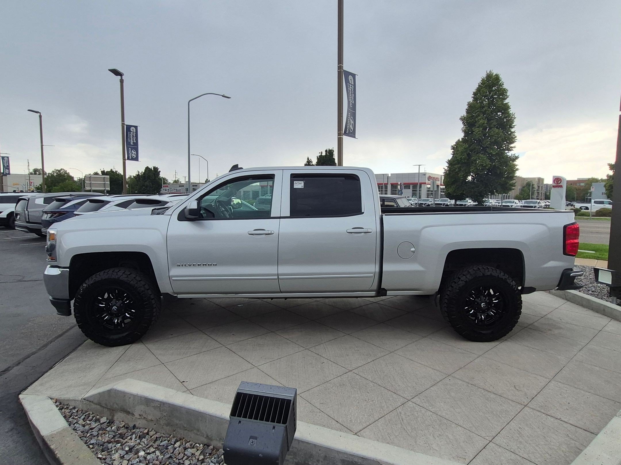 Used 2018 Silver Chevrolet LT image 7